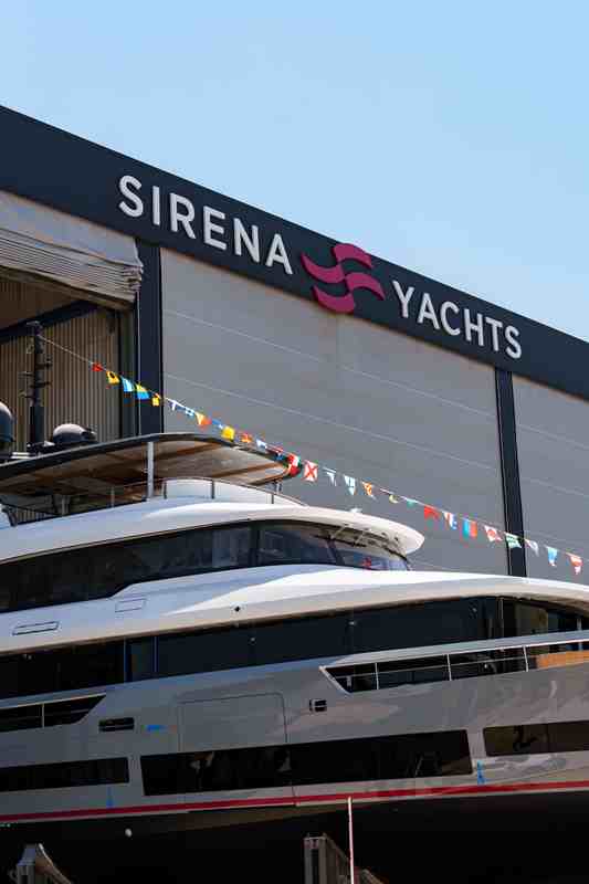 Sirena Yachts��n Yeni Amiral Gemisi Sirena 118 Denize Kavu�tu 
