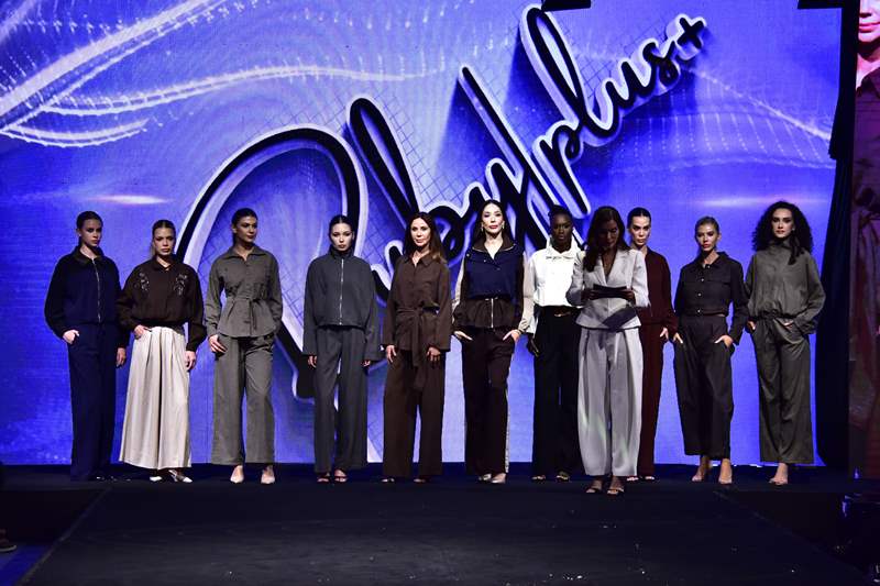 Merter�de Moda �öleni Ba�lad�! �Calam�ty Demet� Ve �Gey�a Ece� Podyumu Sallad� 