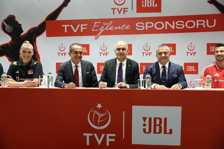 Dünyan�n Lider Ses Teknolojileri Markas� Jbl Türkiye, Türk Voleybolunun Yan�nda