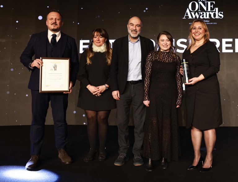 The ONE Awards �Y�l�n �tibarl� Araç Kiralama� Ödülü Enterprise��n Oldu!
