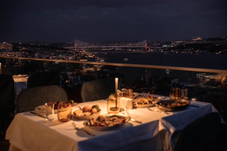 Sevgililer Günü�nde A�k �Mesai�si Ba�l�yor