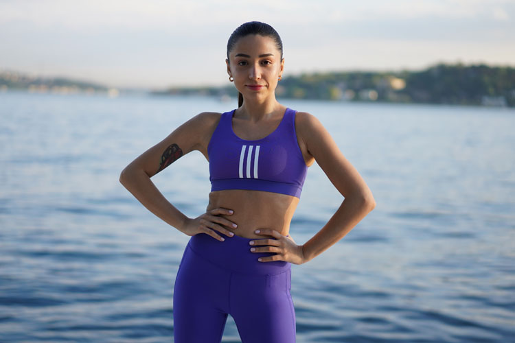 Zeynep Bastk, Nilperi ahinkaya ve Boran Kuzum adidas le Denizler çin Kouyor