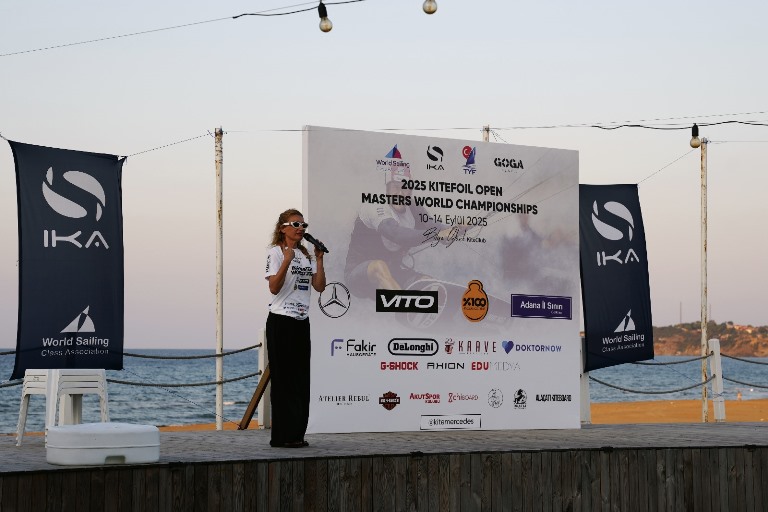 Ünlü simler Ktefol Dünya ampiyonas Açlnda Goga Beachte Bulutu 
