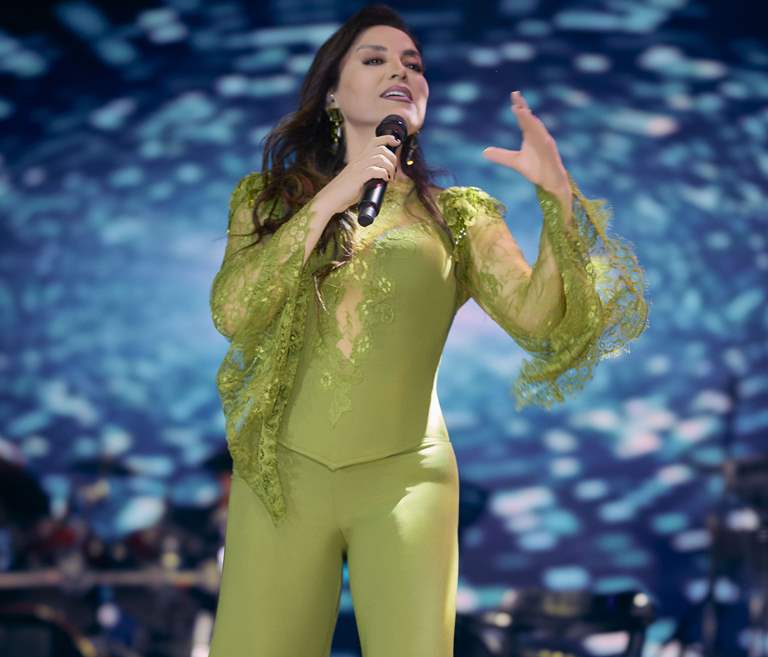 A�k�n Nur Yengi Bayramda Antalya�da Sahneyi Büyüledi