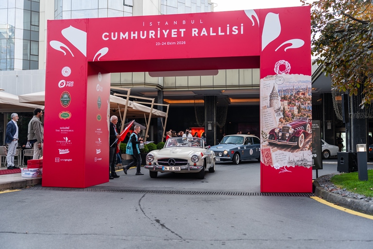 Florentia Village �stanbul�da  Klasik Otomobillerle Cumhuriyet Co�kusu