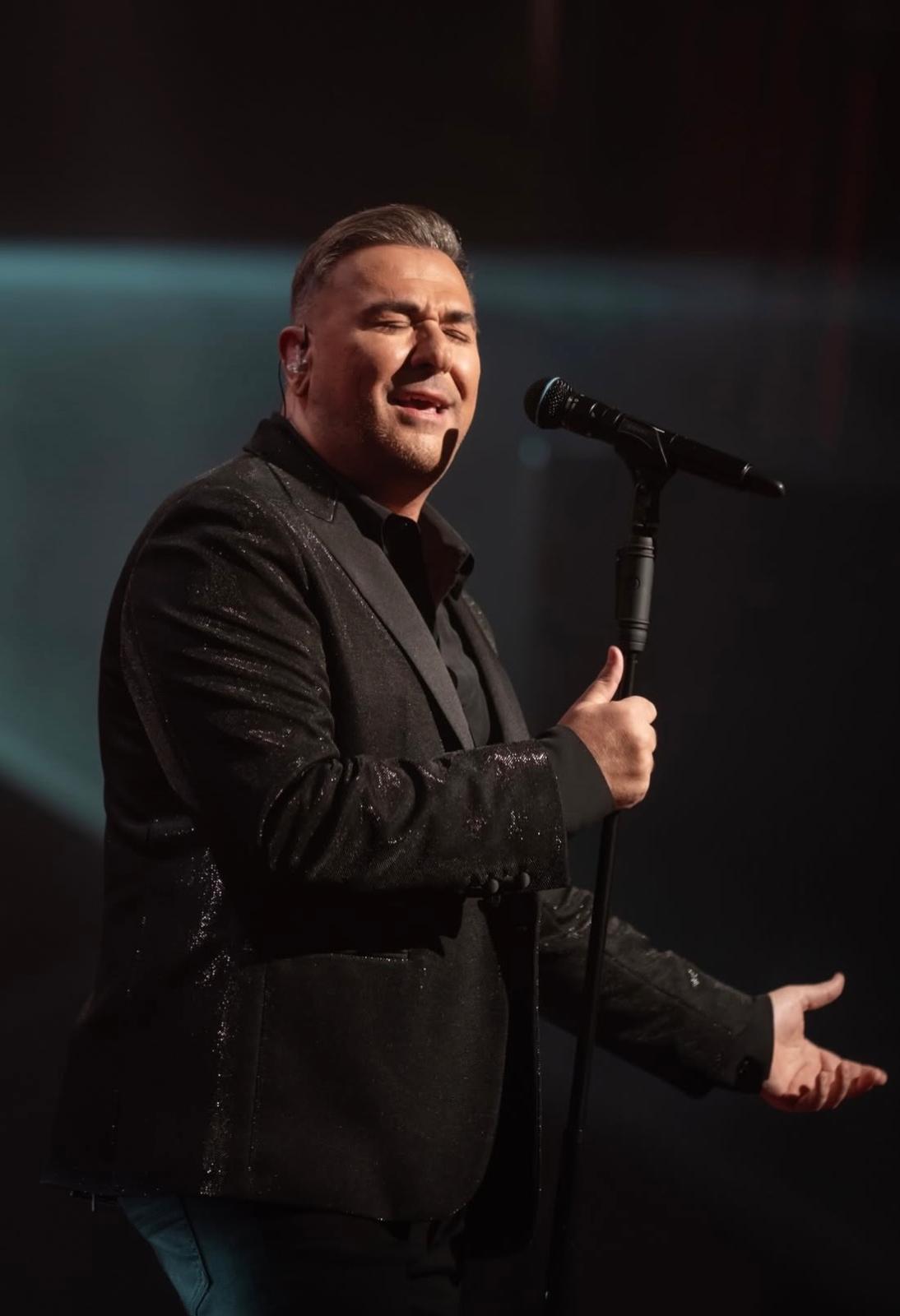 Yunan Efsanesi Antonis Remos, 50 Ki�ilik Dev Ekibiyle Geliyor. 