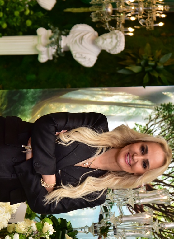 Tuba �eker : Wedd�ngs & Events Product�on �Sofralar Sergisi�  Etkinli�inde Gövde Gösterisi Yapt�