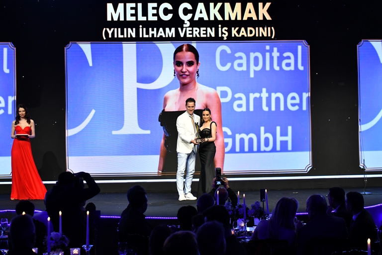 Melec Çakmak :  lham Veren  Kadn  Ödülü le Büyük Takdir Toplad 
