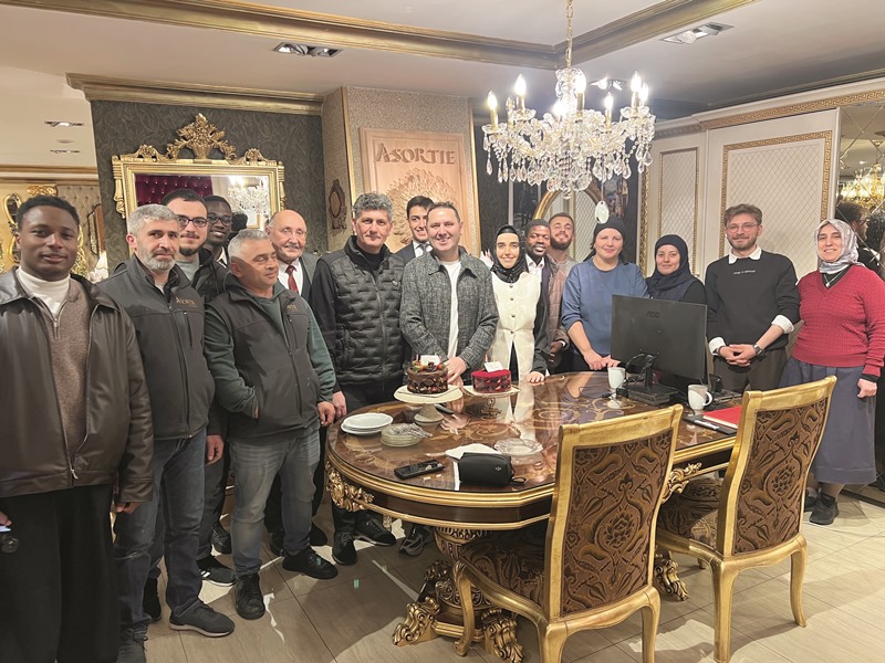 Murat Erat : 45. Ya� Gününü Ailesi Ve  Yak�n Dostlar�yla Kutlad�