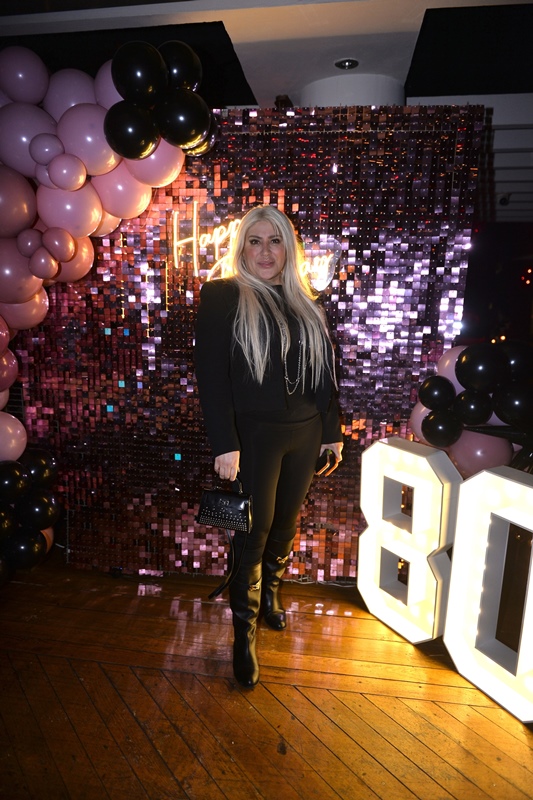 Canan Göztepe�ye 80. Ya� Sürprizi