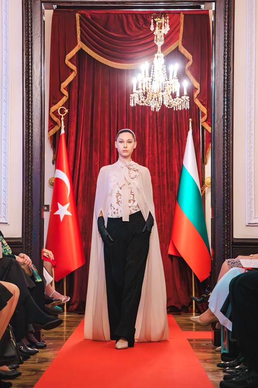 �stanbul � Sofya: �ki �ehrin Ortak Haf�zas�, Sofya�da Zamans�z Bir Defileyle Bulu�tu