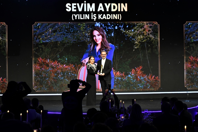 Sevim Aydn :  Yln  Kadn  Ödülünü 4. Kez Kazand 
