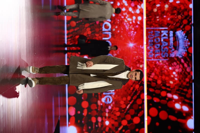 G�ovane Gent�le : Sammyvit Klass Model Türkiye 2025 Sahnesinde  Moda Dünyas�na Damga Vurdu