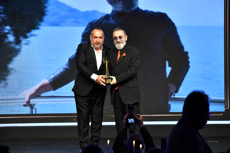 Soner Olgun :  Yln En yi Sahne Sanatçs Ödülüne Layk Görüldü 