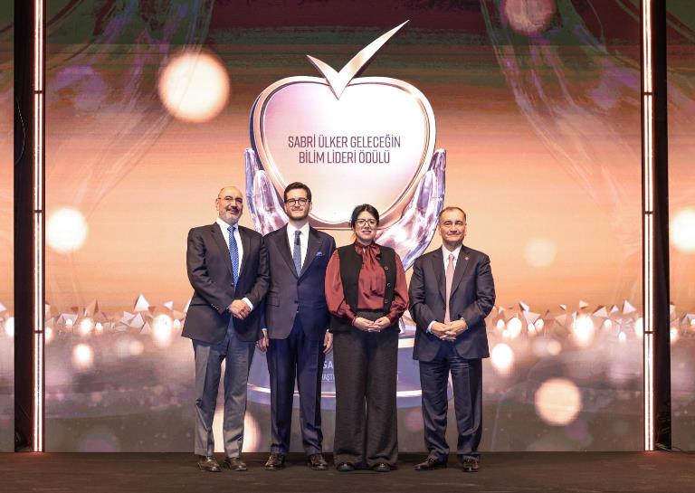  Küreselle�en Sabri Ülker Gelece�in Bilim Lideri Ödülü�nün 10�uncusu �ili�ye Uzand�