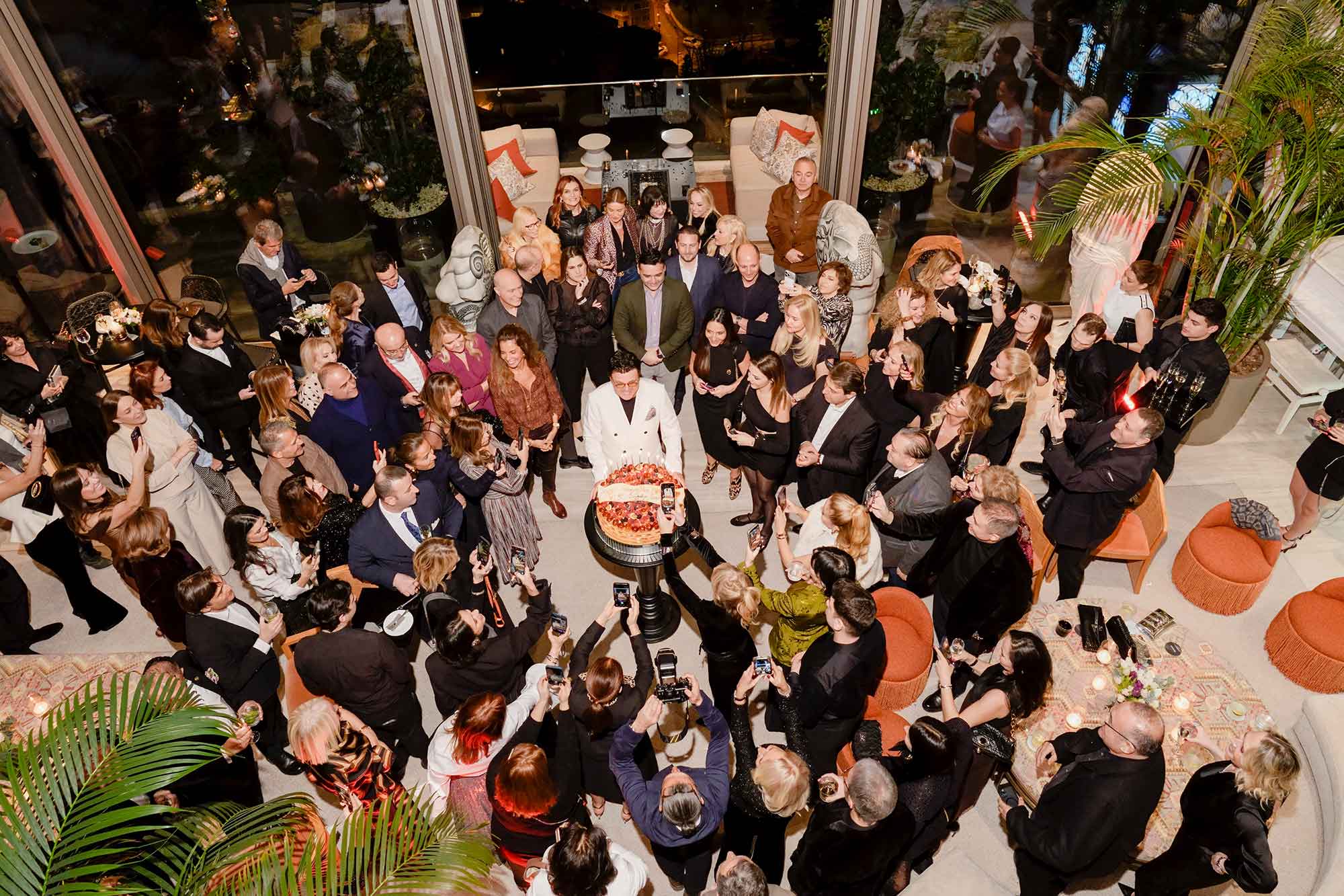 Saffet Emre Tonguç,  60. Ya��n� Lexus House�ta Dostlar�yla Kutlad�