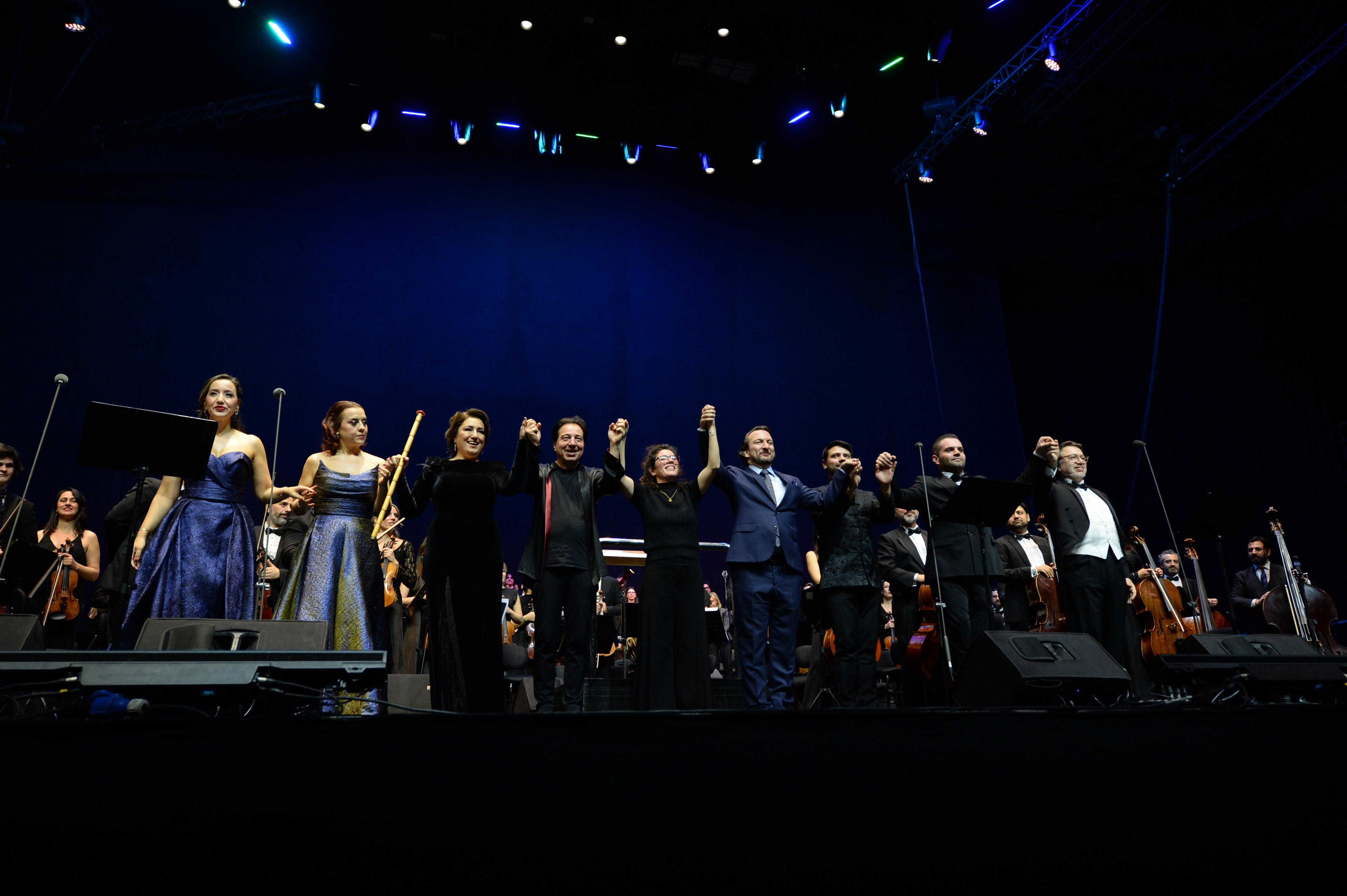 Faz�l Say��n Geleneksel Y�l Sonu Konseri Binlerce Sanatseveri Bulu�turdu