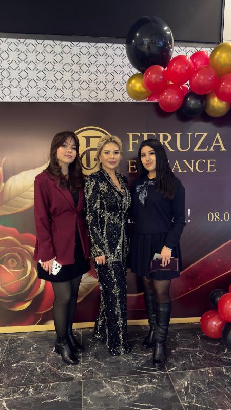 Feruza,  Ta�kent C�ty Avm�de Kap�lar�n� Açt�