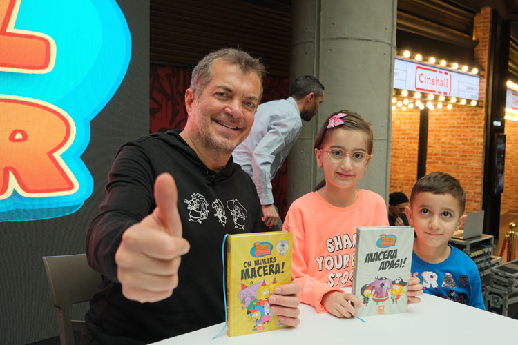 Varol Yaşaroğlu;Çocuklara Müjdeyi Verdi "Büyük Bir Dünyanın Kapısını Açtık"