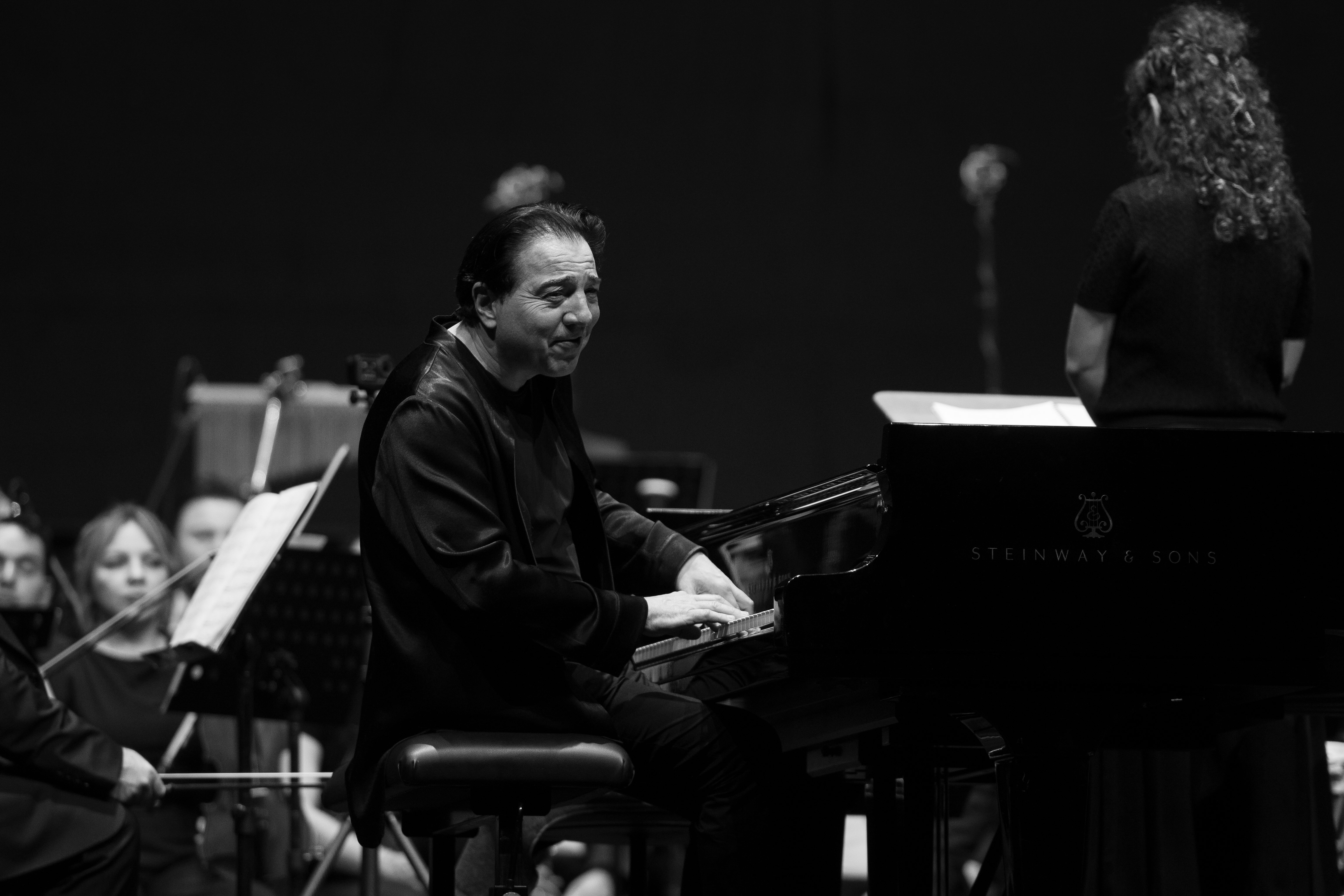 Faz�l Say��n Geleneksel Y�l Sonu Konseri Binlerce Sanatseveri Bulu�turdu