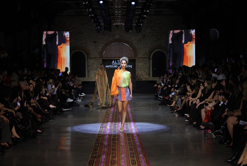 Alt�er Academy : Moda Tasar�m Ö�rencilerinden  Kutnu �pe�i �lhaml� Özel Defile 