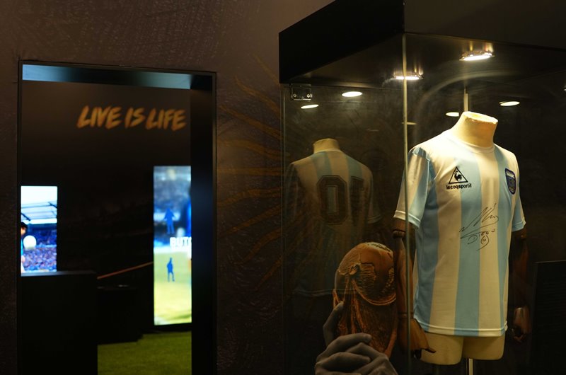 Futbol Efsanesi Maradona�n�n Sergisi, �stanbul Al��veri� Merkezi�nde! 