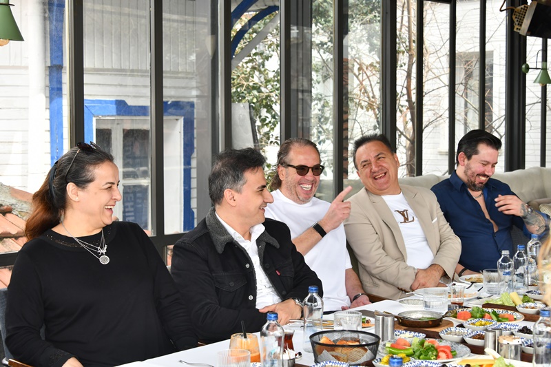 Yüzüklüler Kulübü :  Bo�az��n Büyüleyici Atmosferinde Düzenlenen Brunch�ta Bir Araya Geldi