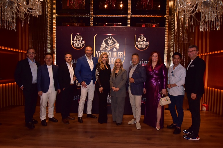 Yüzüklüler Kulübü :  Cahide Palazzoda Unutulmaz Gece 